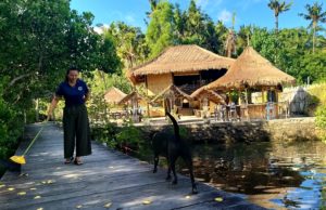 Iluh sweeping the private jetty at Ceningan Divers