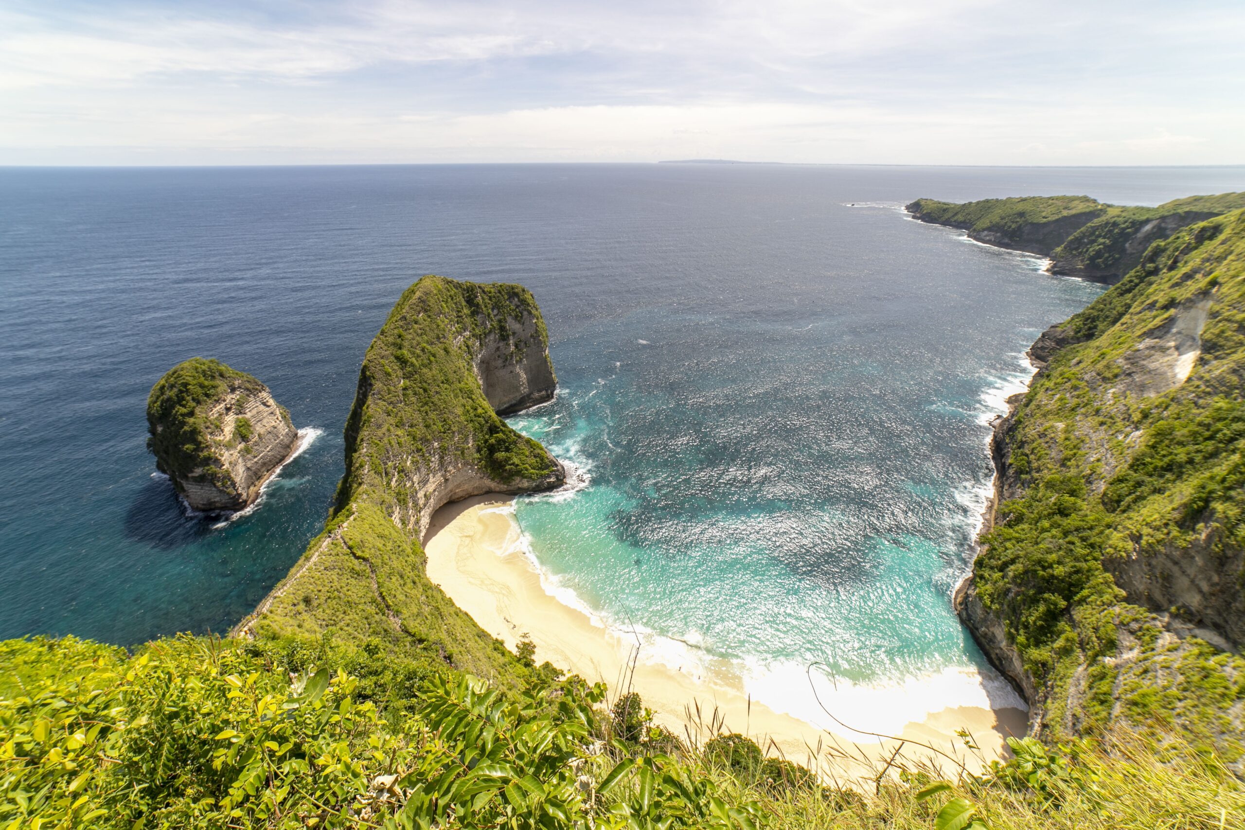 Planning a scuba diving trip to Nusa Lembongan or Bali? Here are some essential packing tips and hacks for your Scuba Diving Trip to ensure you're prepared for your underwater adventures!