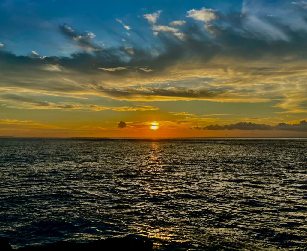 Capture the dramatic scenery of crashing waves and rugged cliffs at the Old Tree Viewpoint, a picturesque spot ideal for witnessing breathtaking sunsets and immersing yourself in nature's splendor.
